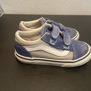 Toddler vans in size 8, blue and gray